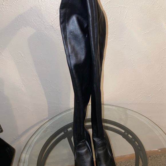 Leather Long heels boots 👢 - Picture 3 of 4